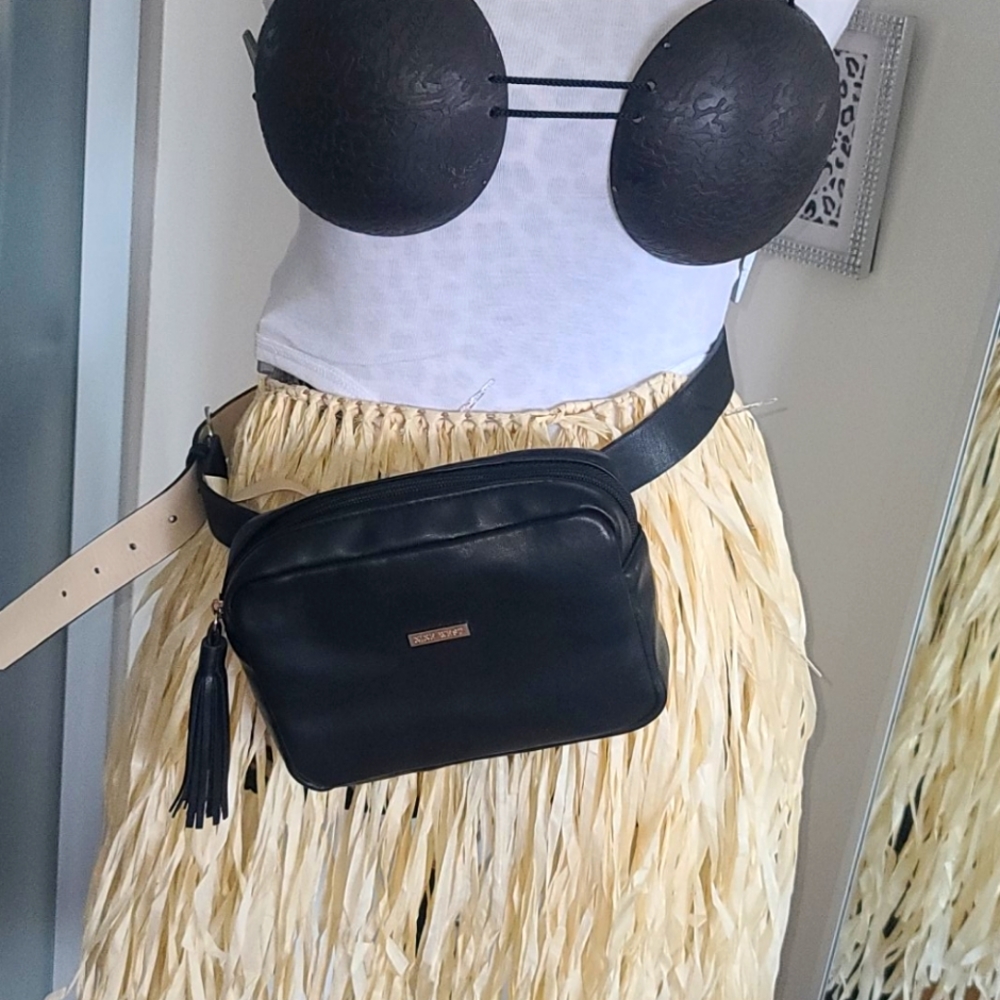 Black Fanny pack